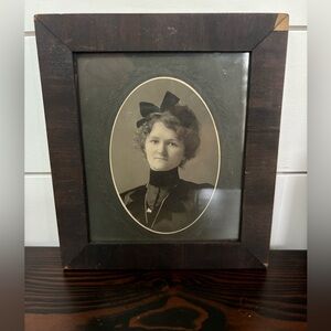 Antique Edwardian Woman Portrait Found Photo Framed Oval Studio Photograph